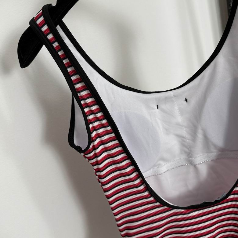 Traje de baño a rayas